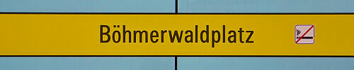 Stationsschild Böhmerwaldplatz Stationsschild Böhmerwaldplatz